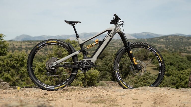 Mejora el Rendimiento de tu Bicicleta Eléctrica con Accesorios Premium